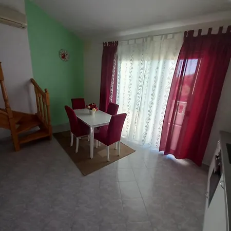 Makaus Apartment Kampor