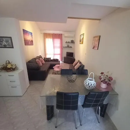 Makaus Apartment *